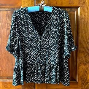 Madewell ditsy floral black ground vneck blouse with covered buttons size Large